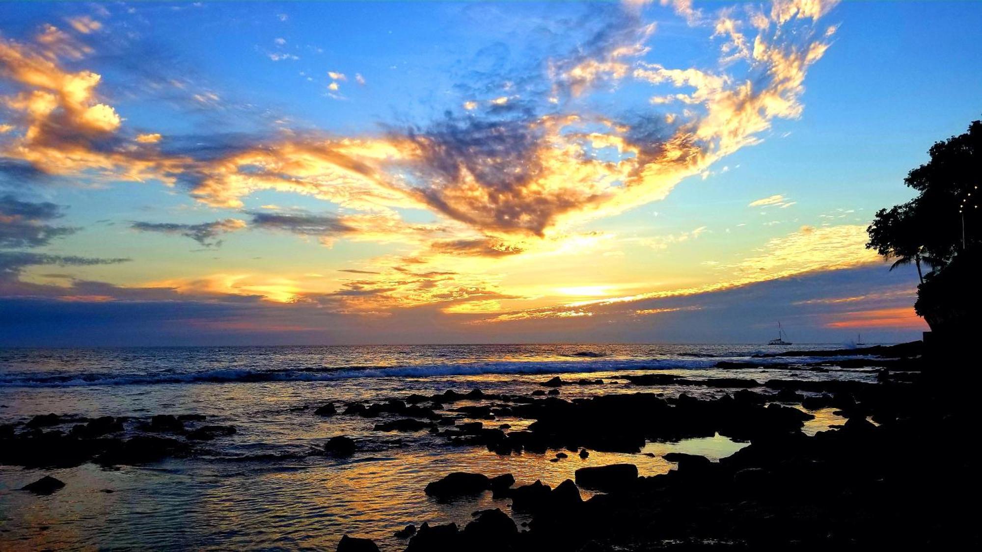 Downtown Hawaiian Paradise Condo With Hot Tub, Pool & Beach - Kona Islander Inn 凯路亚-科纳 外观 照片